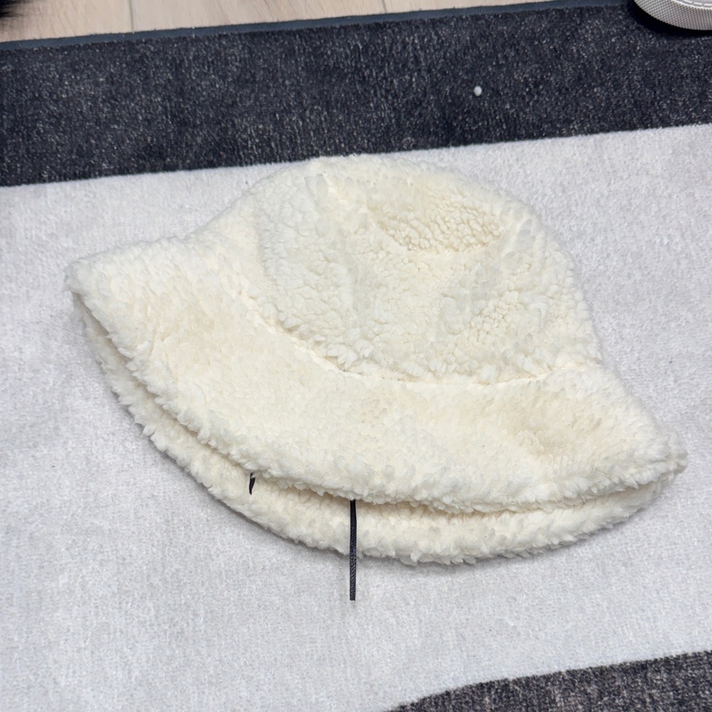 Ardene Black and Cream Fuzzy Hat